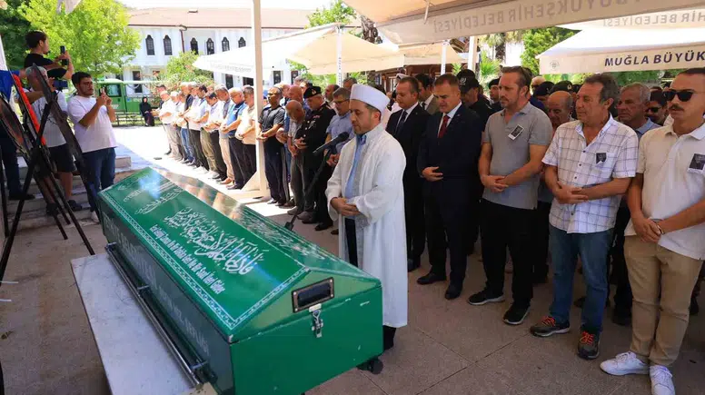 Fethiye'de hüzünlü veda: Şehit babası dualarla uğurlandı