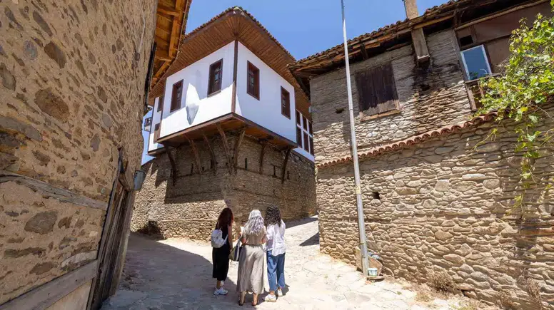 İzmir’in geçmişine sadık dokunuş: 29 ilçede titiz koruma seferberliği