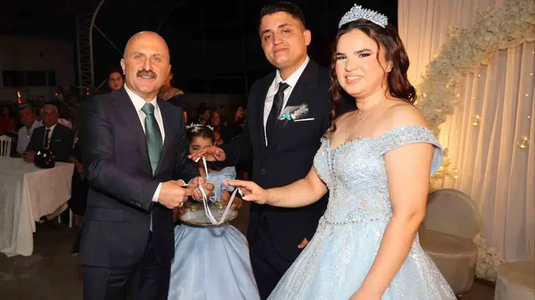 Çine’de çifte mutluluk: Vali Varol gençlerin nişan heyecanını paylaştı