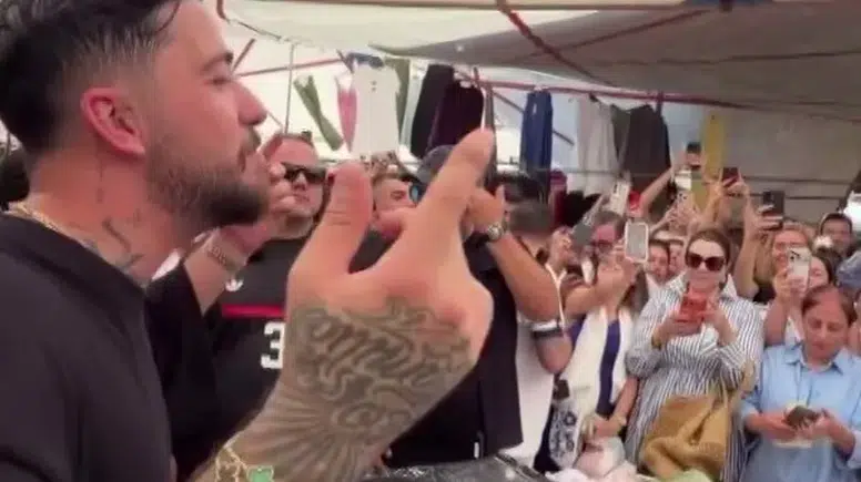 Domatesin yanına ritim, iç çamaşırı reyonuna DJ seti: Mahmut Orhan Alaçatı'yı salladı