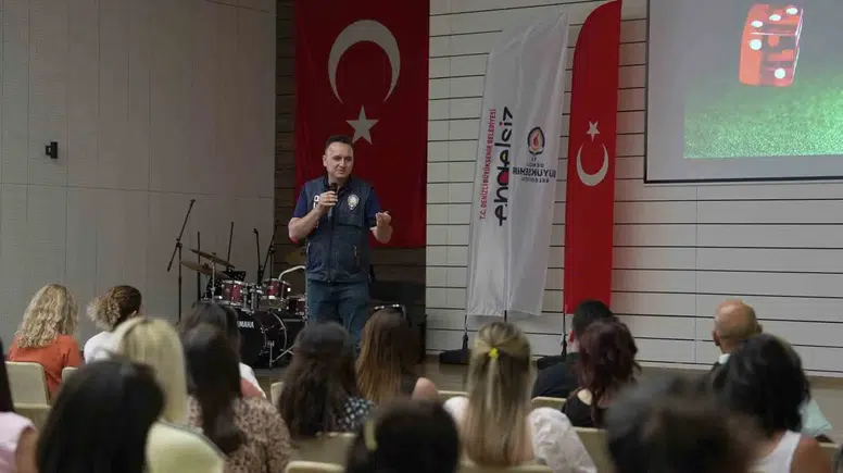 Denizli Büyükşehir’de kritik eğitim: Personel dijital ve sosyal risklere karşı uyarıldı