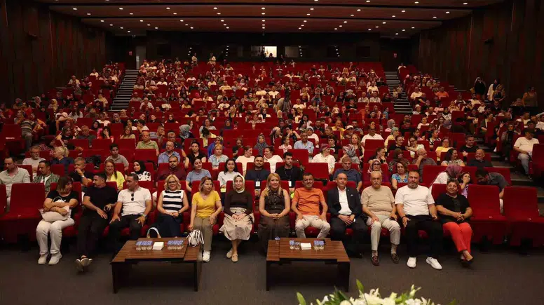 Merkezefendi’de sahne onların: Özel bireyler yıl boyunca biriktirdikleri yeteneklerini sergiledi