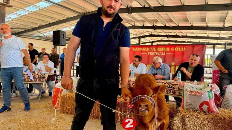 Bolvadin’de podyumun en küçüğü devleşti: 40 günlük şampiyon ödülü kaptı