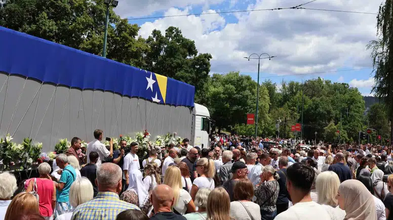 Saraybosna’da yürek burkan konvoy: 10 kurban ebediyete uğurlanıyor