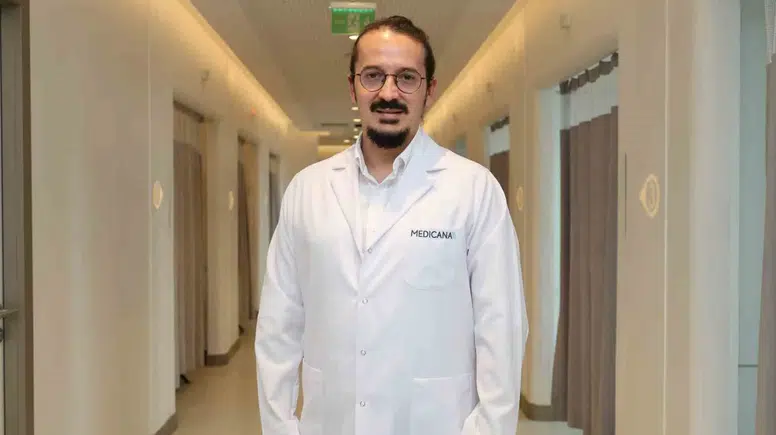 Dizlerinizdeki kronik ağrıları ertelemek yaşam kalitenizi çalıyor
