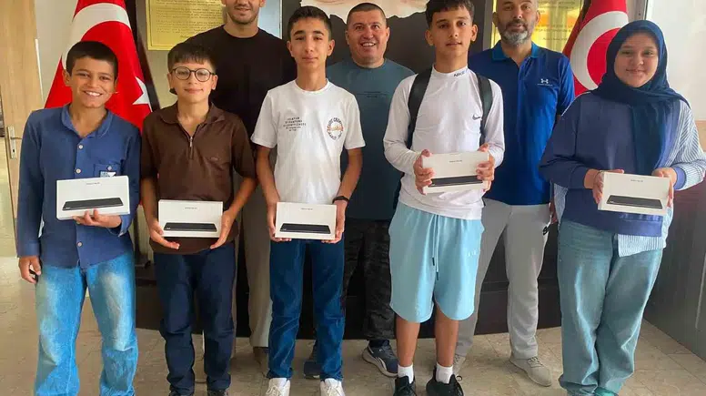 Çameli’de mezuniyet coşkusu: Başarılarıyla göz dolduran gençler ödüllendirildi