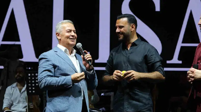 Buharkent’in yeni fahri hemşehrisi Alişan: İncir festivalinde unutulmaz final