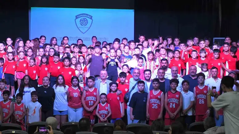 Minik Sporcular Sahneye Çıktı: Yunusemre’de Yaz Spor Okulları Rekor Katılımla Kapandı