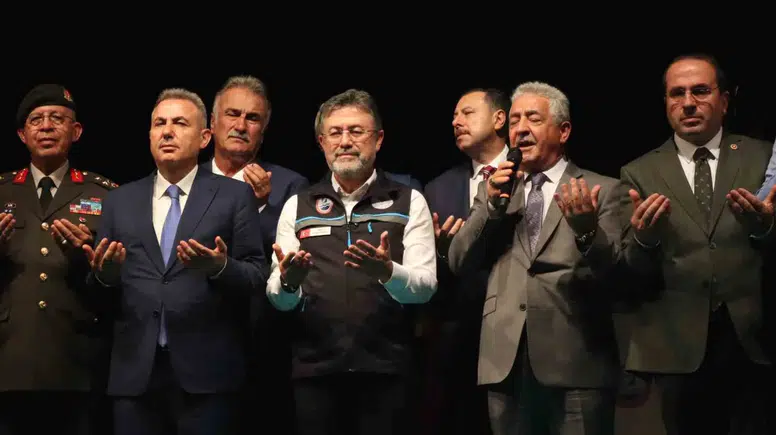 Balıkçıya 40 Milyonluk Nefes: Yeni Sezon İzmir'de Coşkuyla Açıldı, Gözler Somali'de