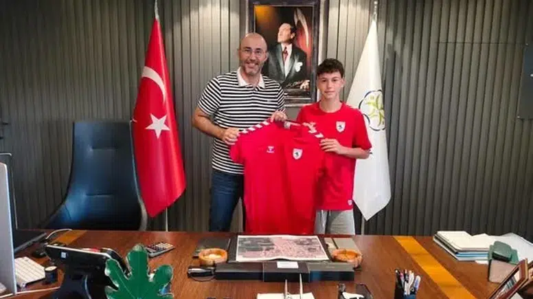 Genç Yetenekten Anlamlı Vefa: Kuzey Topçu, İlk Formasını Başkan Zencirci’ye Armağan Etti