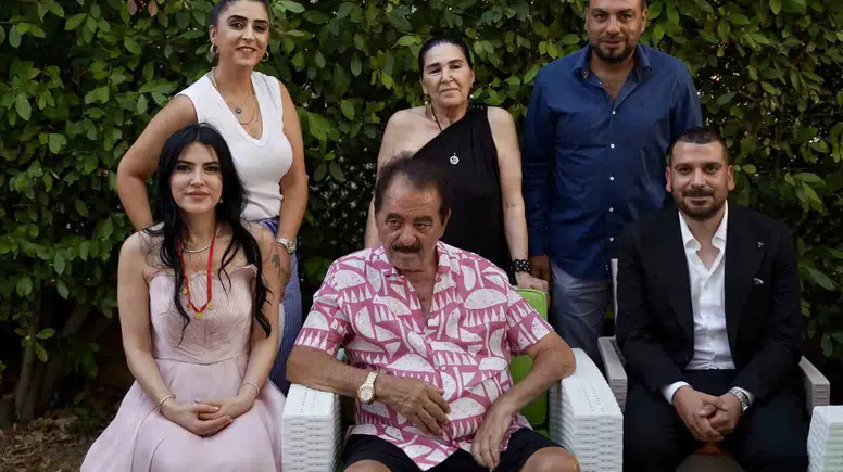 İbrahim Tatlıses'in Bodrum'daki villasında büyük coşku: Manevi kızına altın takı sürprizi