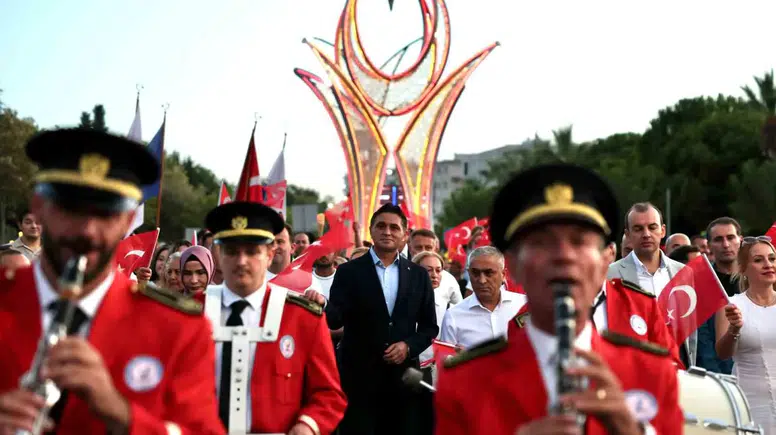 Aliağa’da Zafer Bayramı Gündüz Törenle, Gece Konserle Taçlandı
