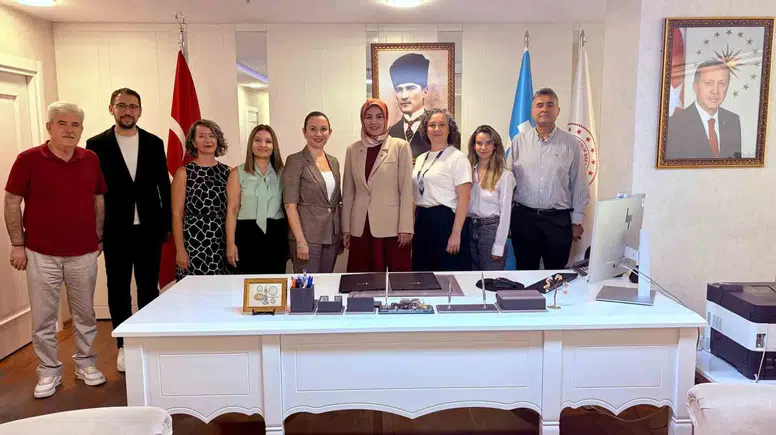 Manisa'da Eczane Sektörüne Nefes Aldıracak Proje: 20 Kişilik Uygulamalı Eğitim Dönemi