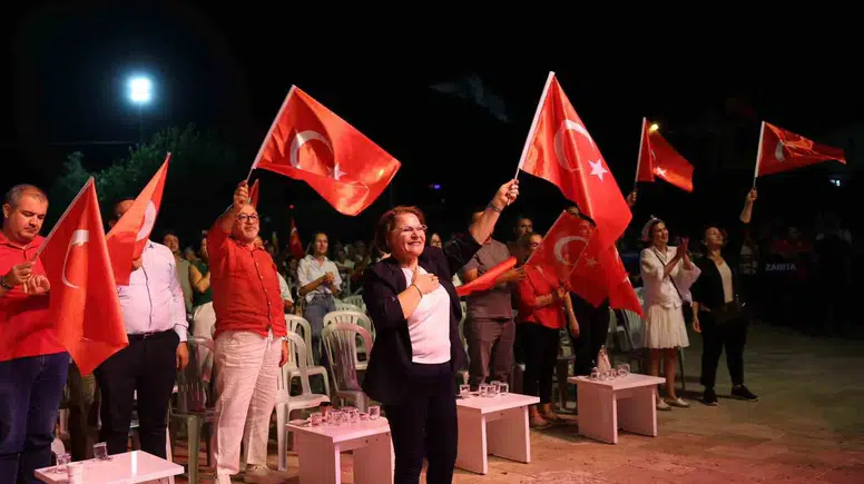 ** Zafer Ruhu Didim’de Aynı Anda Hem Meydanda Hem Sokaklarda Yaşandı