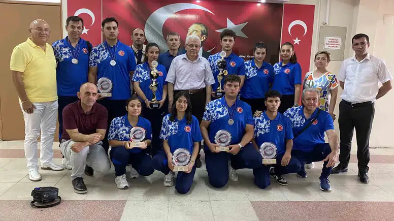 Polonya’da kürsüyü süpürdüler: Alaşehirli gençlerin Avrupa zaferi