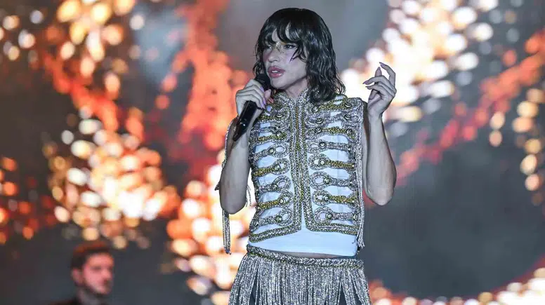 İzmir’de eğlencenin nabzı Kültürpark’ta attı: Gülşen’den dev konser