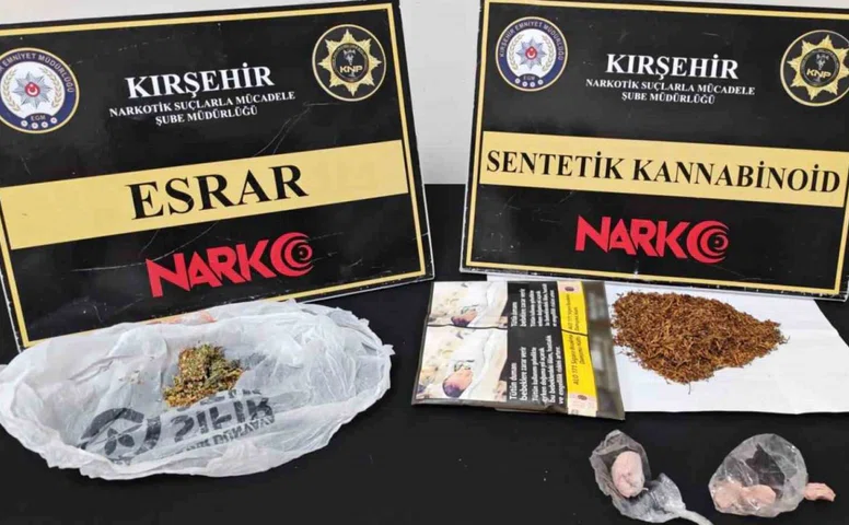 Araçta uyuşturucu ele geçirildi: 2 tutuklama