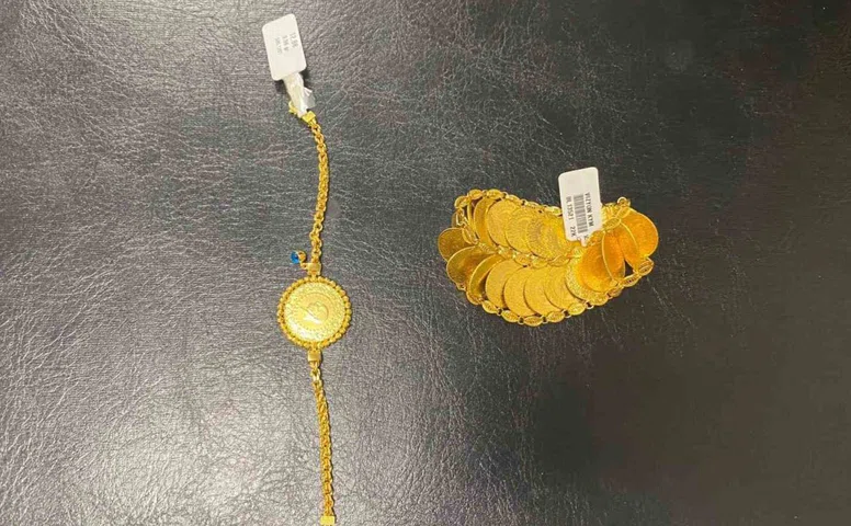 Samsun’da 2 kız kardeş kuyumcudan çalınan 500 bin liralık altınları satarken yakalandı