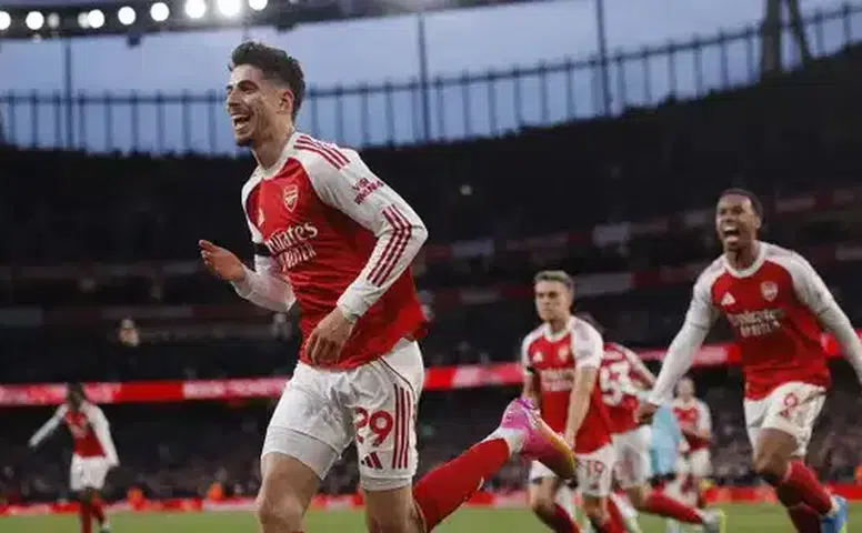 Arsenal, Premier Lig'de 22 yıl sonra şampiyon oldu