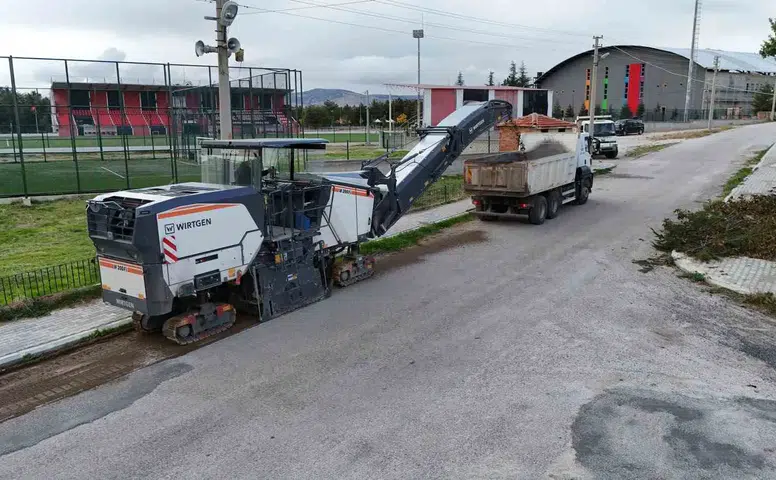 Bolvadin’de değişim rüzgarı: 17 bin metrekarelik asfalt atağı