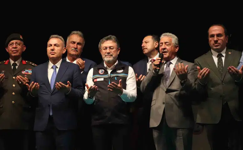 Balıkçıya 40 Milyonluk Nefes: Yeni Sezon İzmir'de Coşkuyla Açıldı, Gözler Somali'de