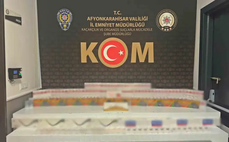 Kaçakçılık operasyonunda otomobilde 700 paket sigara çıktı