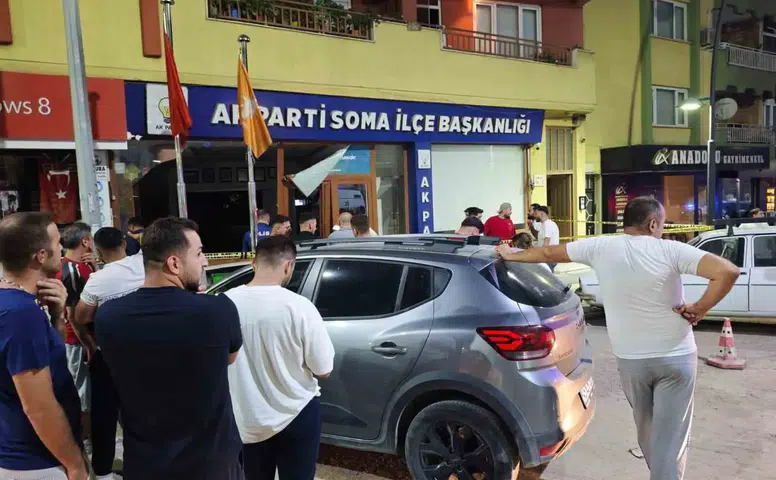 Soma'da Otomobil Parti Binasını Toplantı Salonuna Kadar Deldi: Sürücü Yaralı