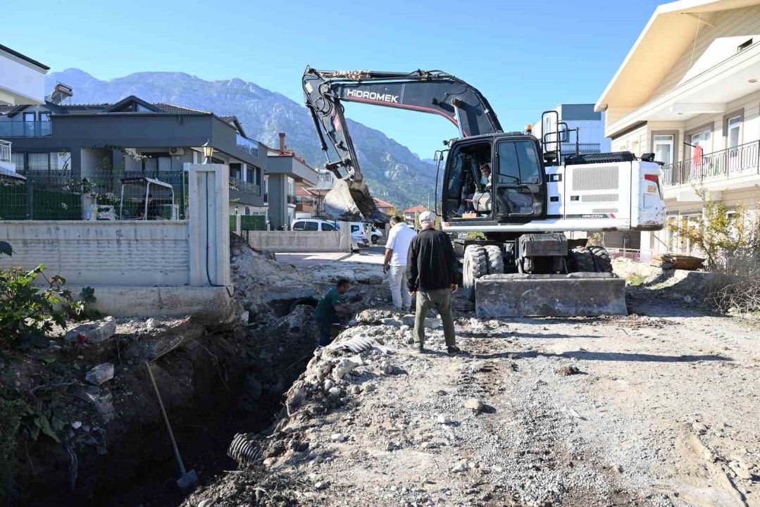 Kemer Kuzdere’de yağmur suyu drenaj hattı çalışmaları 1