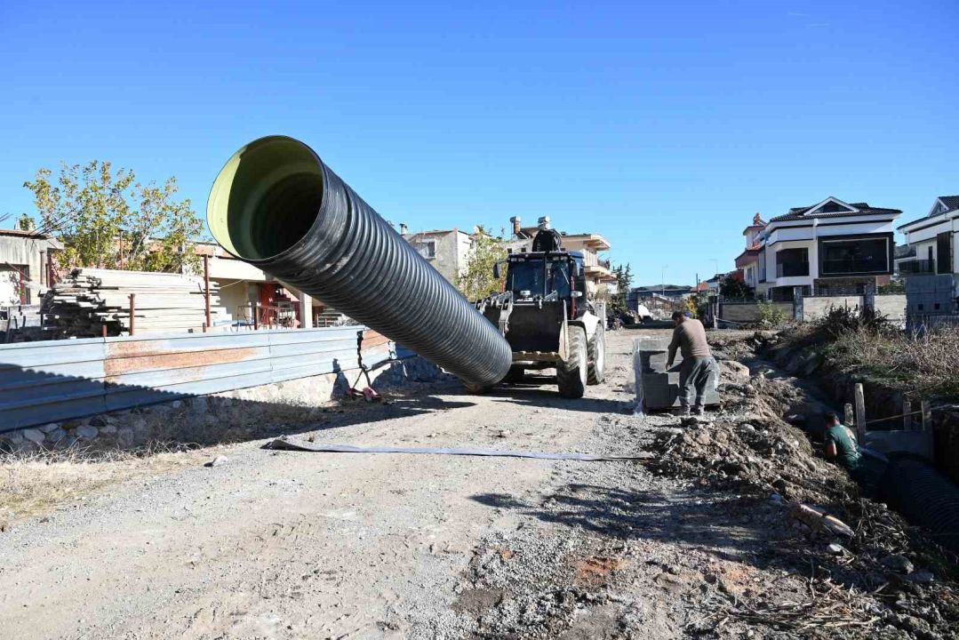 Kemer Kuzdere’de yağmur suyu drenaj hattı çalışmaları 3