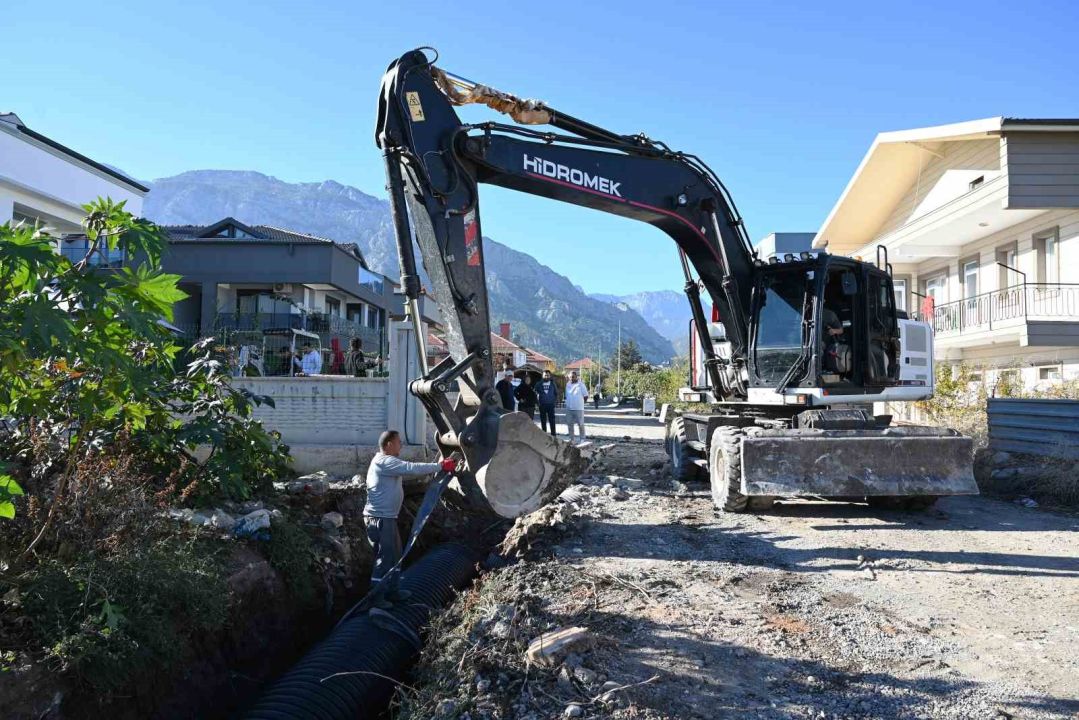 Kemer Kuzdere’de yağmur suyu drenaj hattı çalışmaları 2