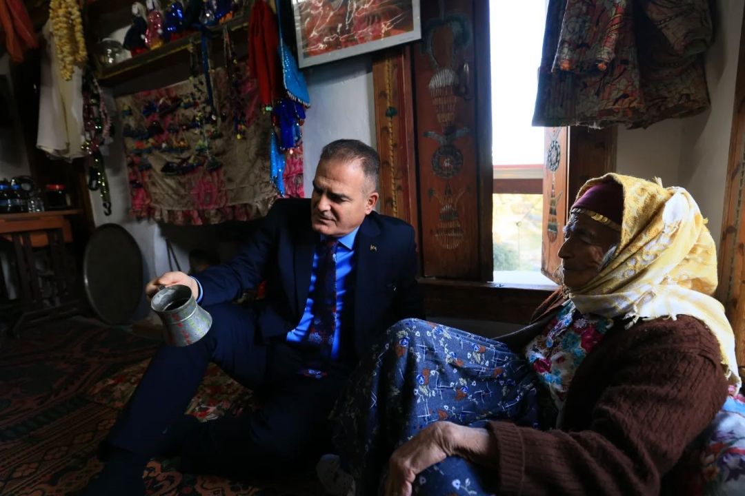 Fatmana ’Ölmeden valiyi görmek istiyorum’ dedi, hayali gerçek oldu 3