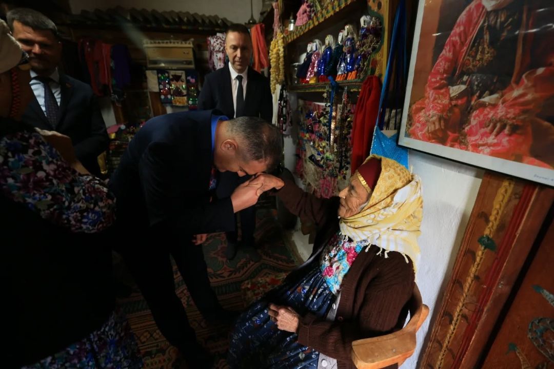 Fatmana ’Ölmeden valiyi görmek istiyorum’ dedi, hayali gerçek oldu 2