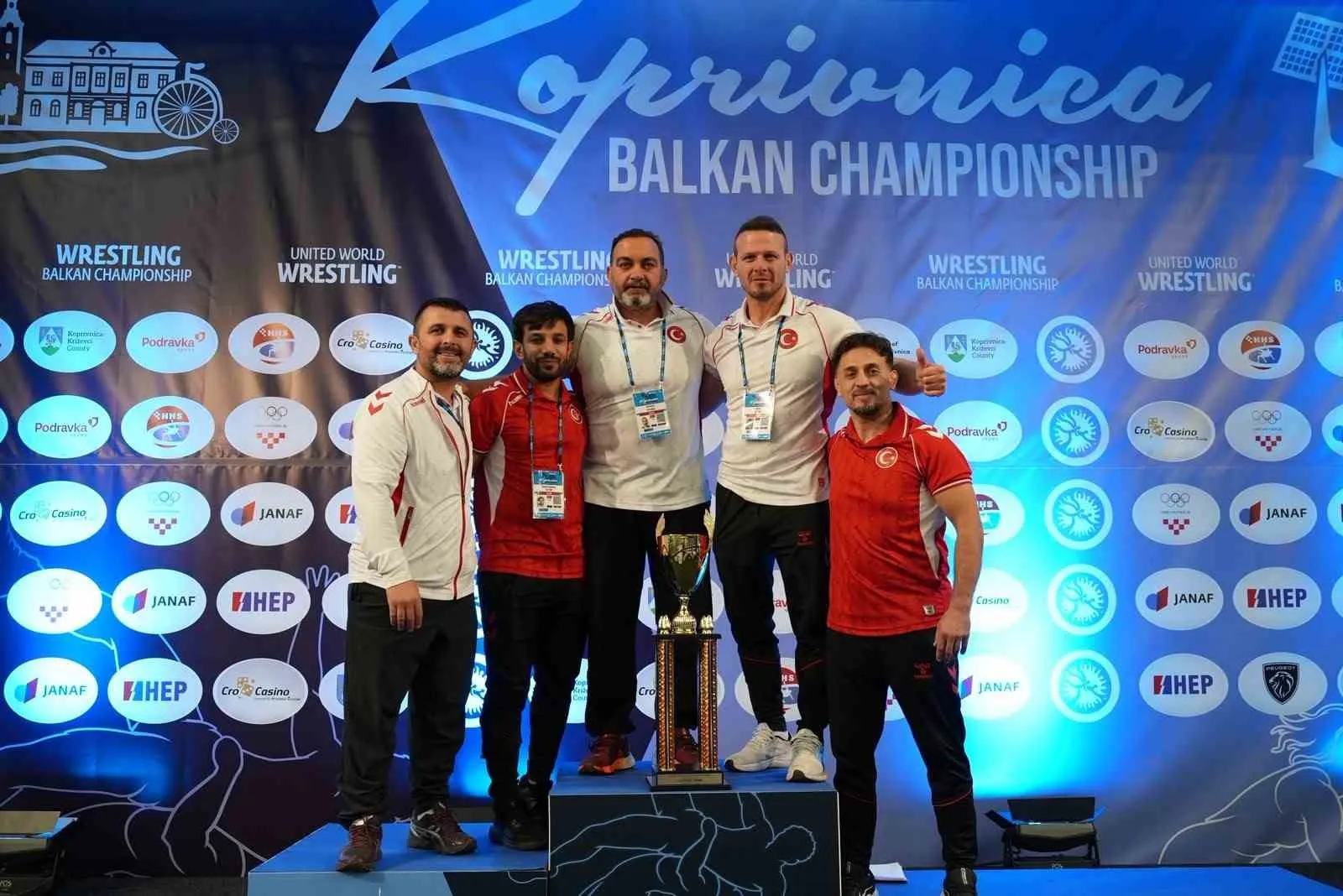 Manisa'nın gururu minderde devleşti: Balkanlar'da İstiklal Marşı'nı dinletti