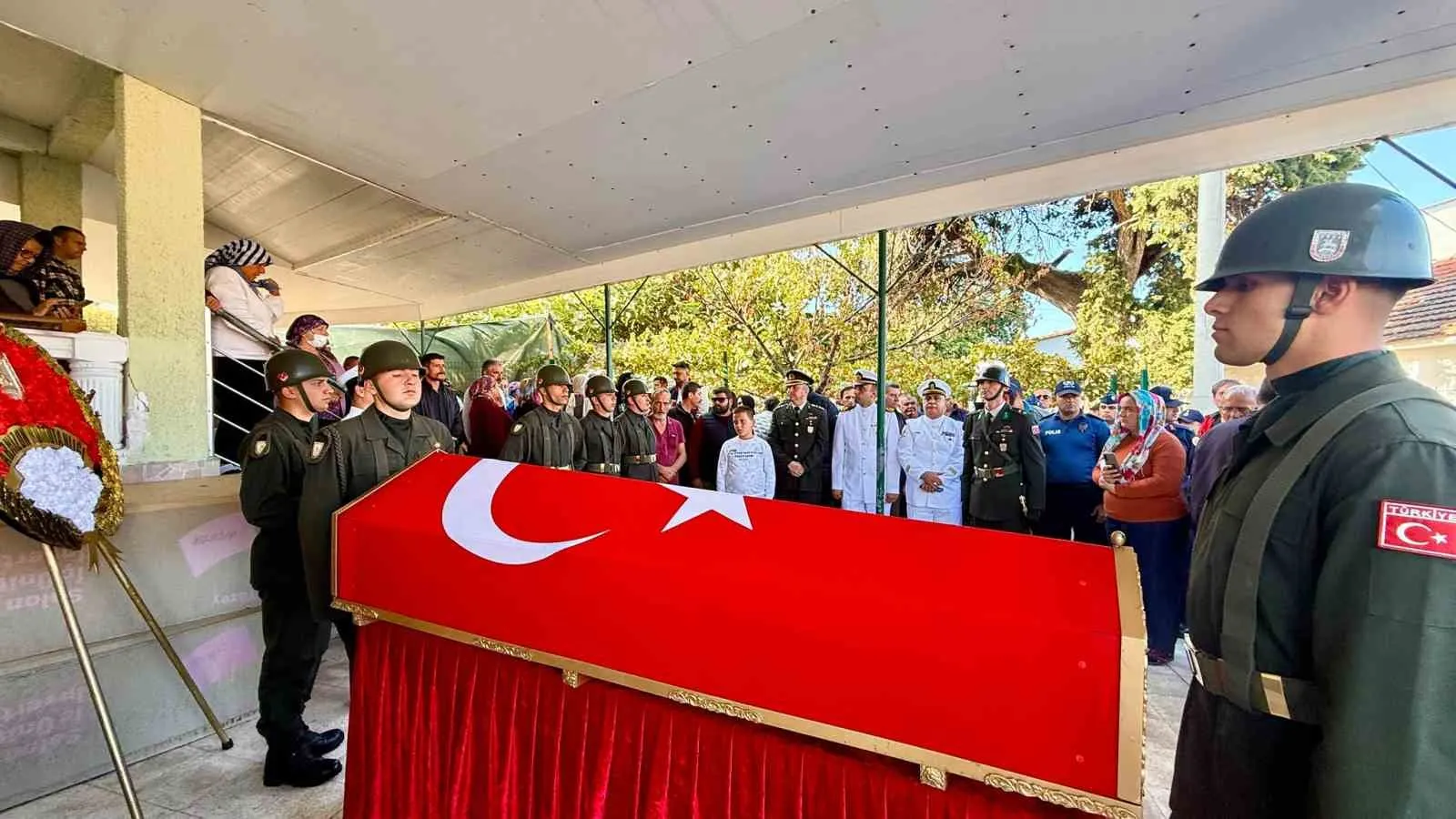 Karaburun'da hüzünlü veda: Kıbrıs'ın cesur yüreği dualarla defnedildi