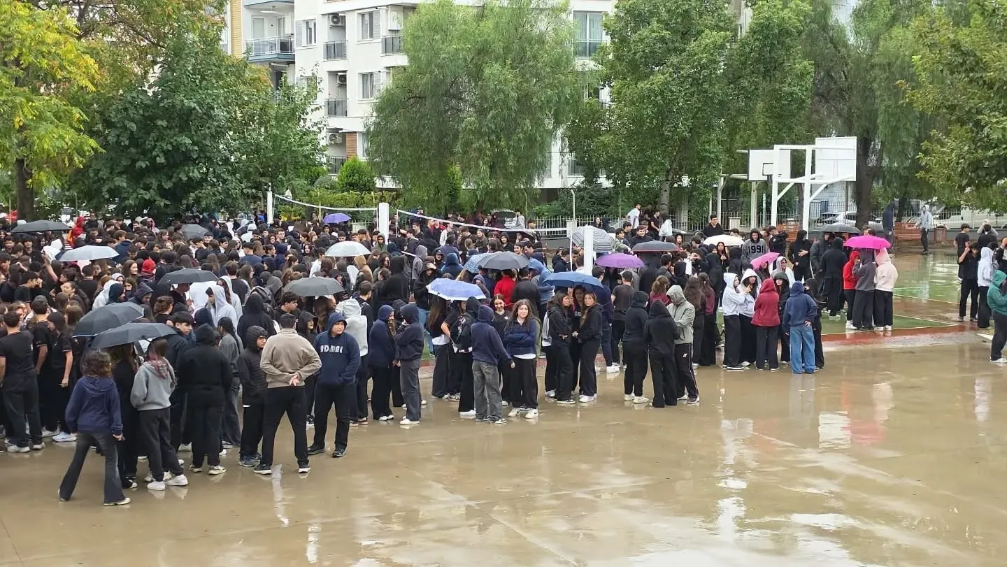 Efeler’de afet bilinci dersi: Gençler olası risklere karşı hazır