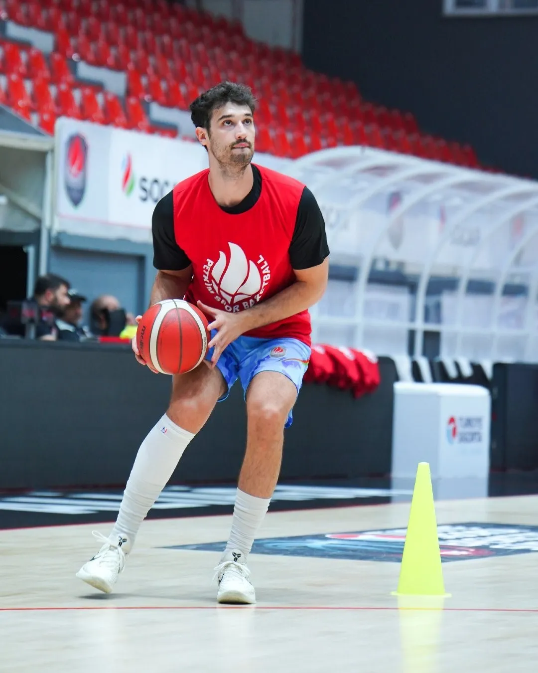 Aliağa Petkimspor’un genç yıldızı Yiğit Onan rotayı Avrupa’nın devlerine çevirdi