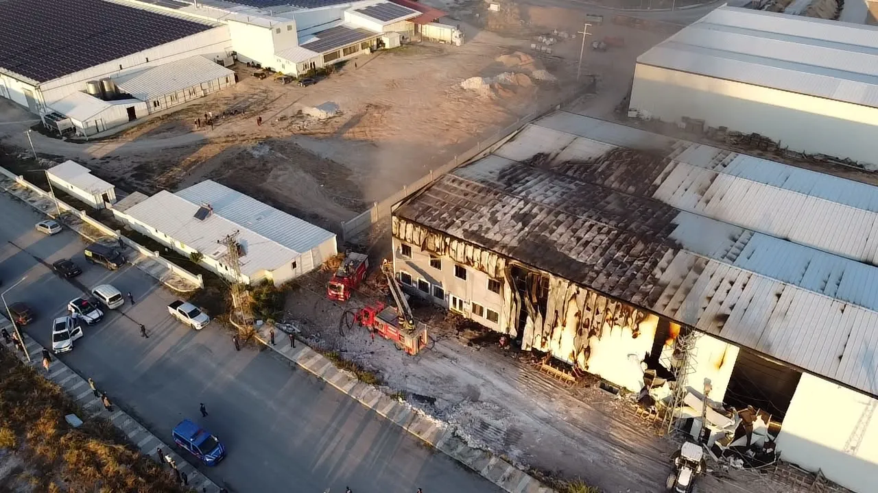 Emirdağ OSB’de panik anları: Gıda fabrikasındaki yangın ucuz atlatıldı