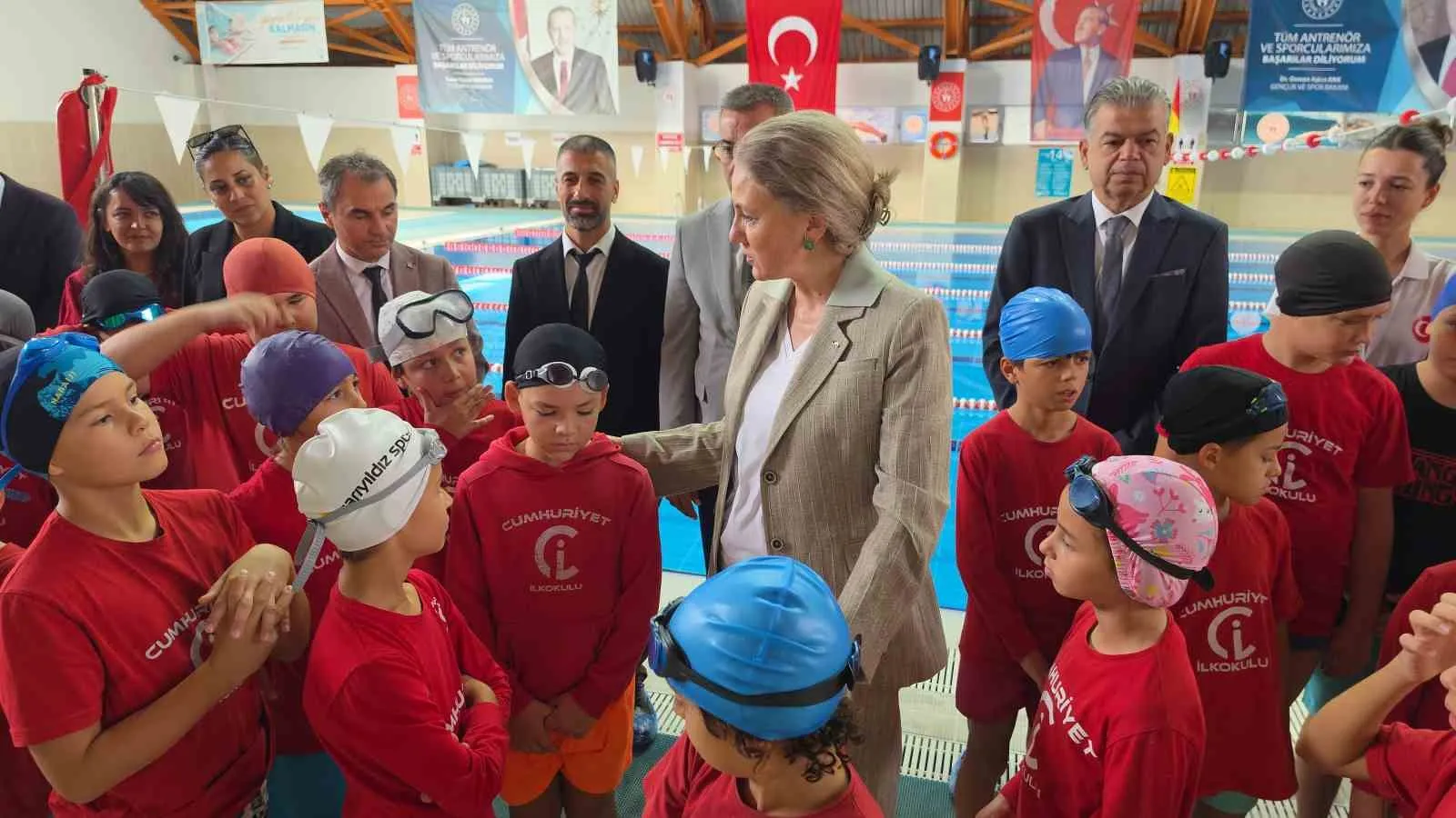 Nazilli’de havuzlar doldu taştı: Binlerce öğrenci suyla buluştu