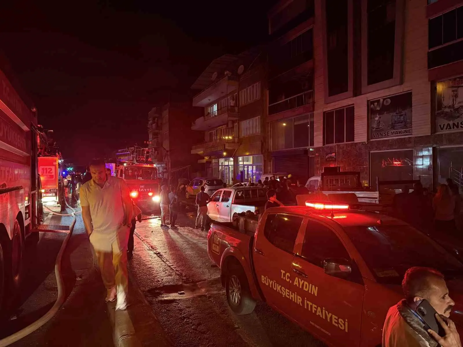 Aydın'da apartman dairesini alevler teslim aldı: 5 kişi ölümden döndü