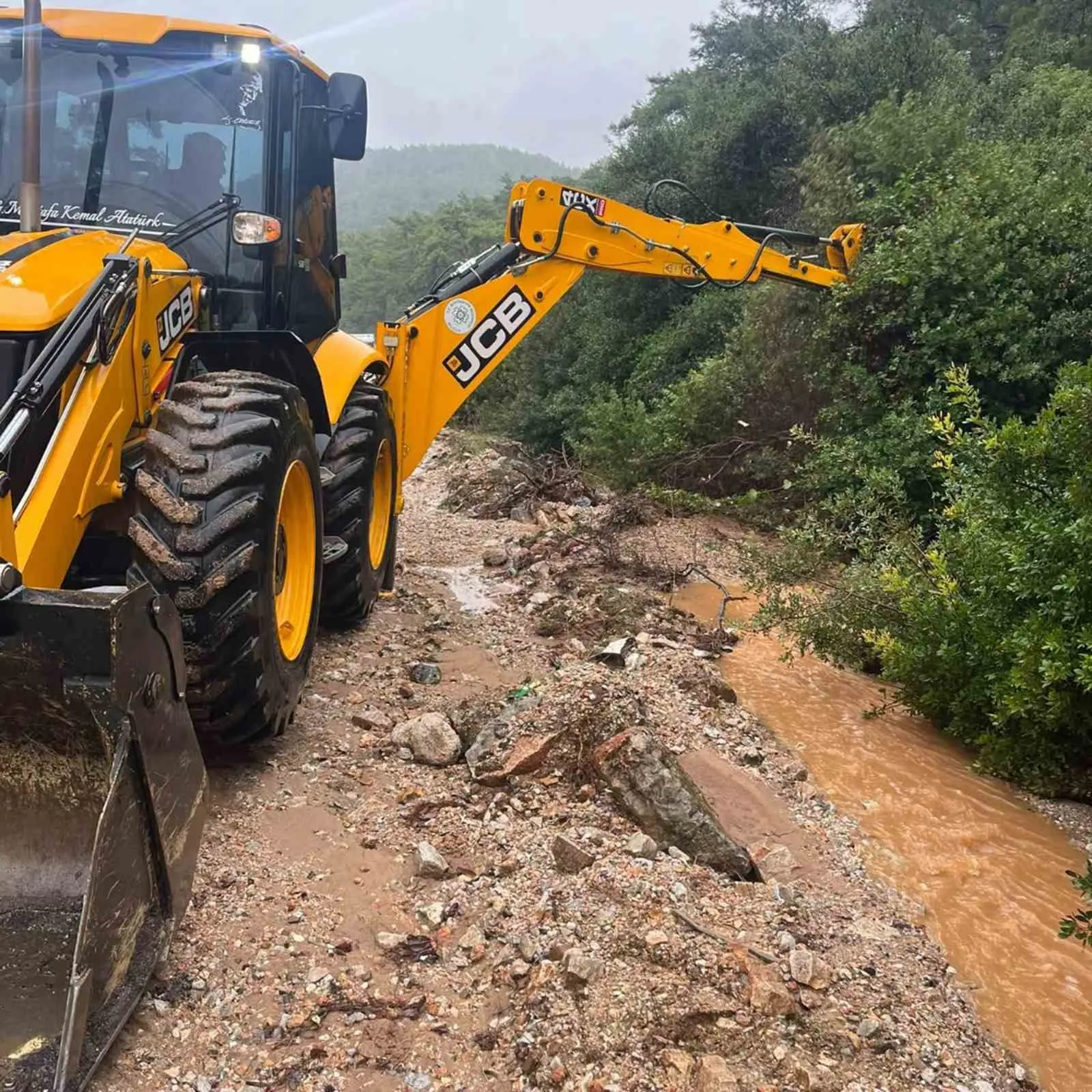 Muğla'da sağanak alarmı: Ekipler 13 ilçede teyakkuza geçti
