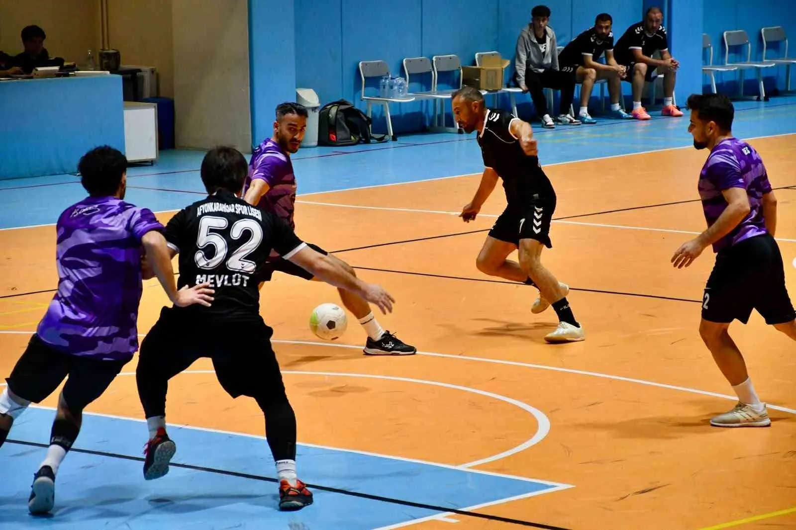 Afyonkarahisar'da futsal rüzgarı dindi: Kupa sahiplerini buldu