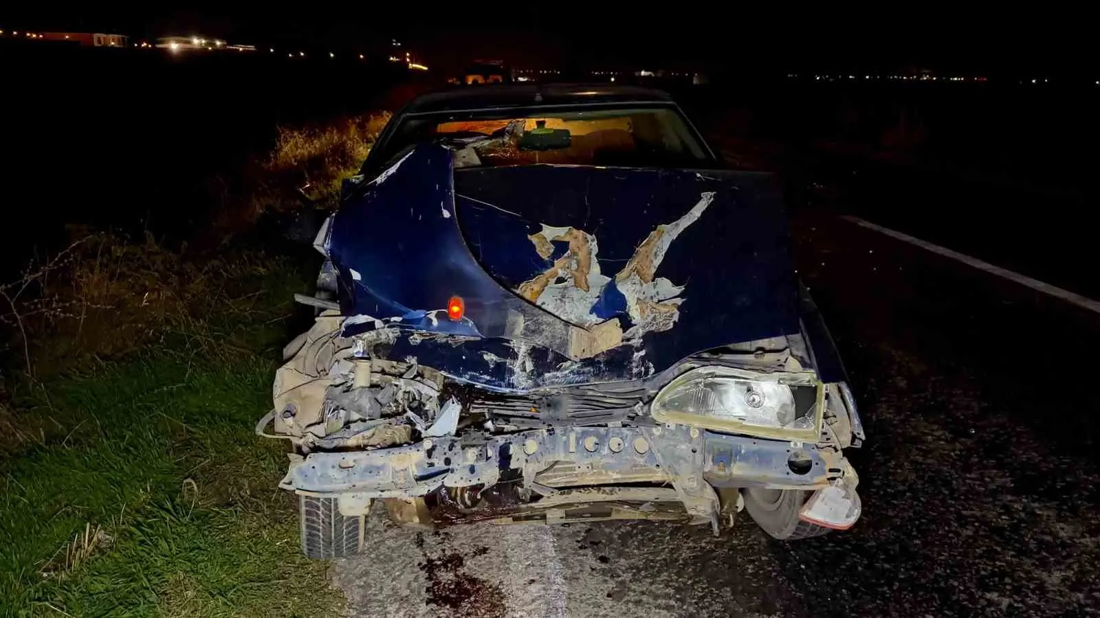 Afyon'da şaşkına çeviren kaza: Tarım aracı tarlaya adeta park etti