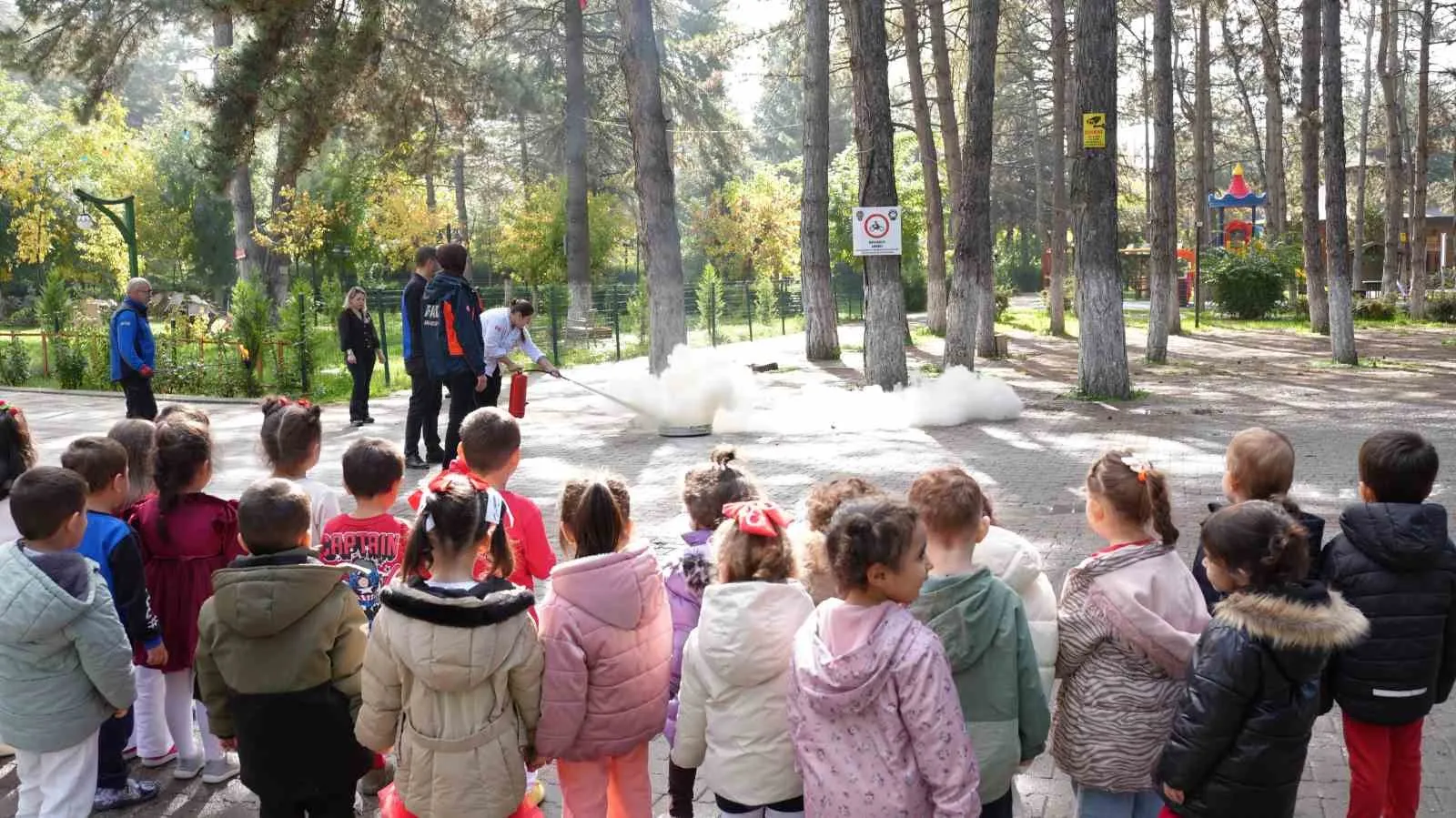 Minikler afetlere karşı hazır: Bolvadin’de hayat kurtaran tatbikat