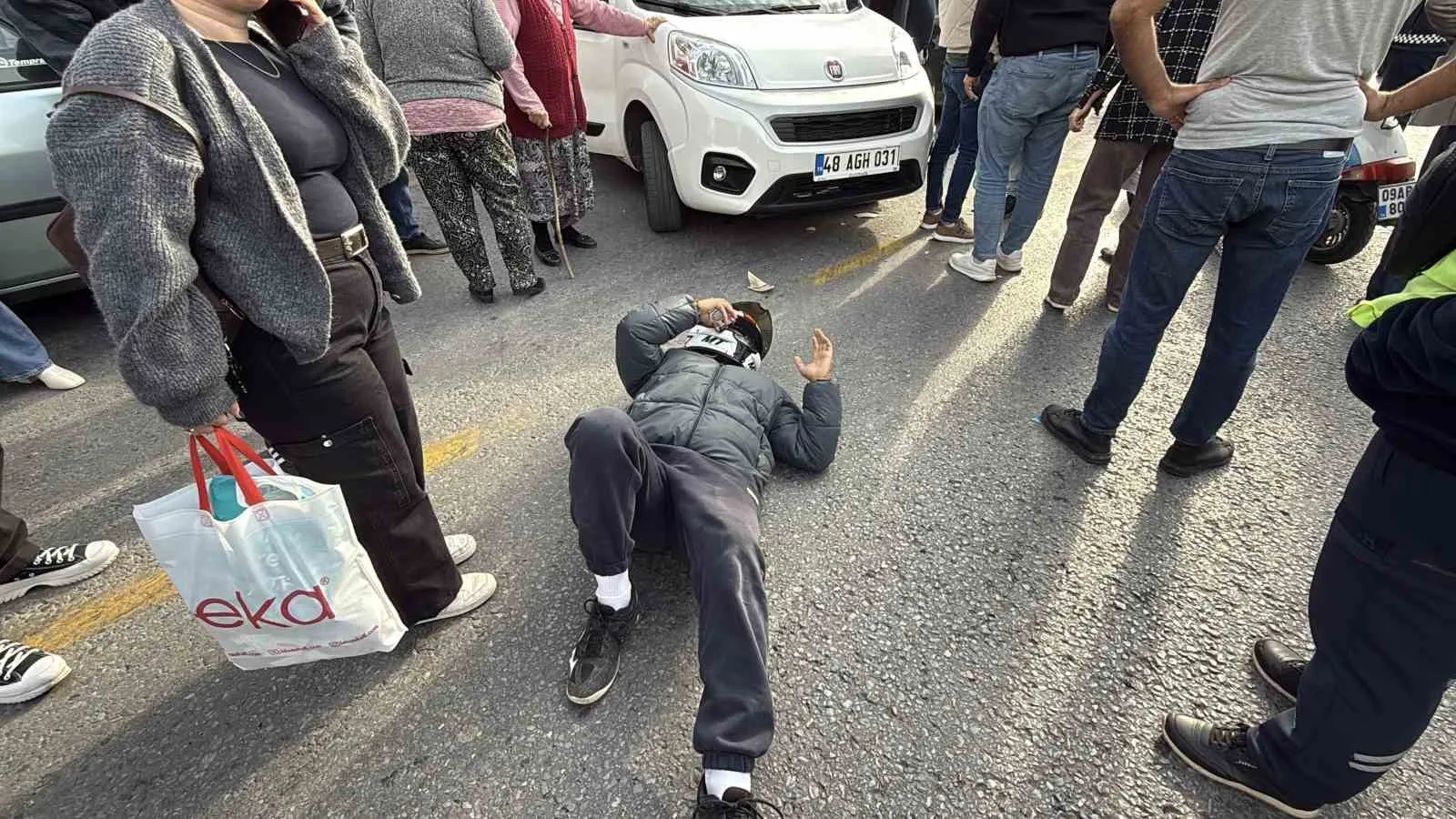 Menteşe’de trafik kazası: Motosikletli genç hastanelik oldu