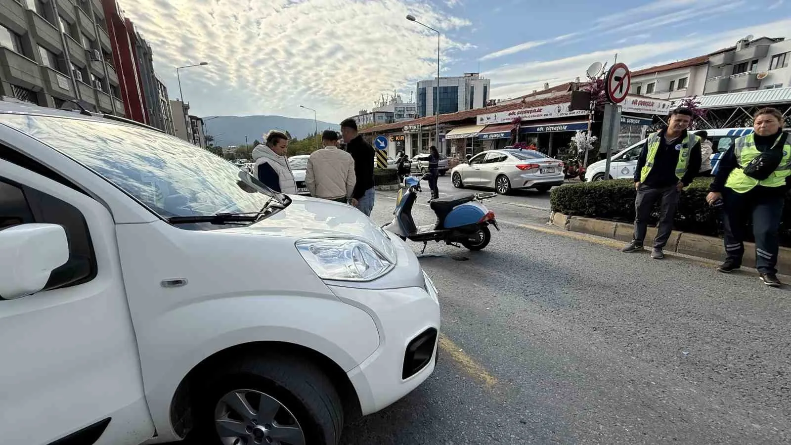 Menteşe’de trafik kazası: Motosikletli genç hastanelik oldu