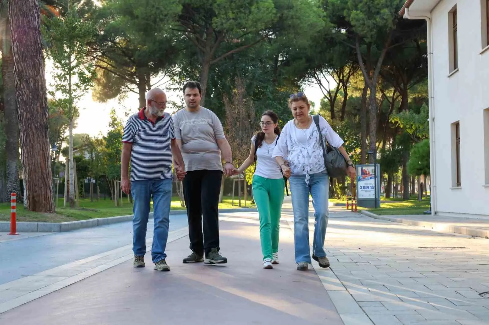 Şampiyon raket Ece’nin büyük gururu: Hayalleri üniversite yolunda gerçeğe dönüştü