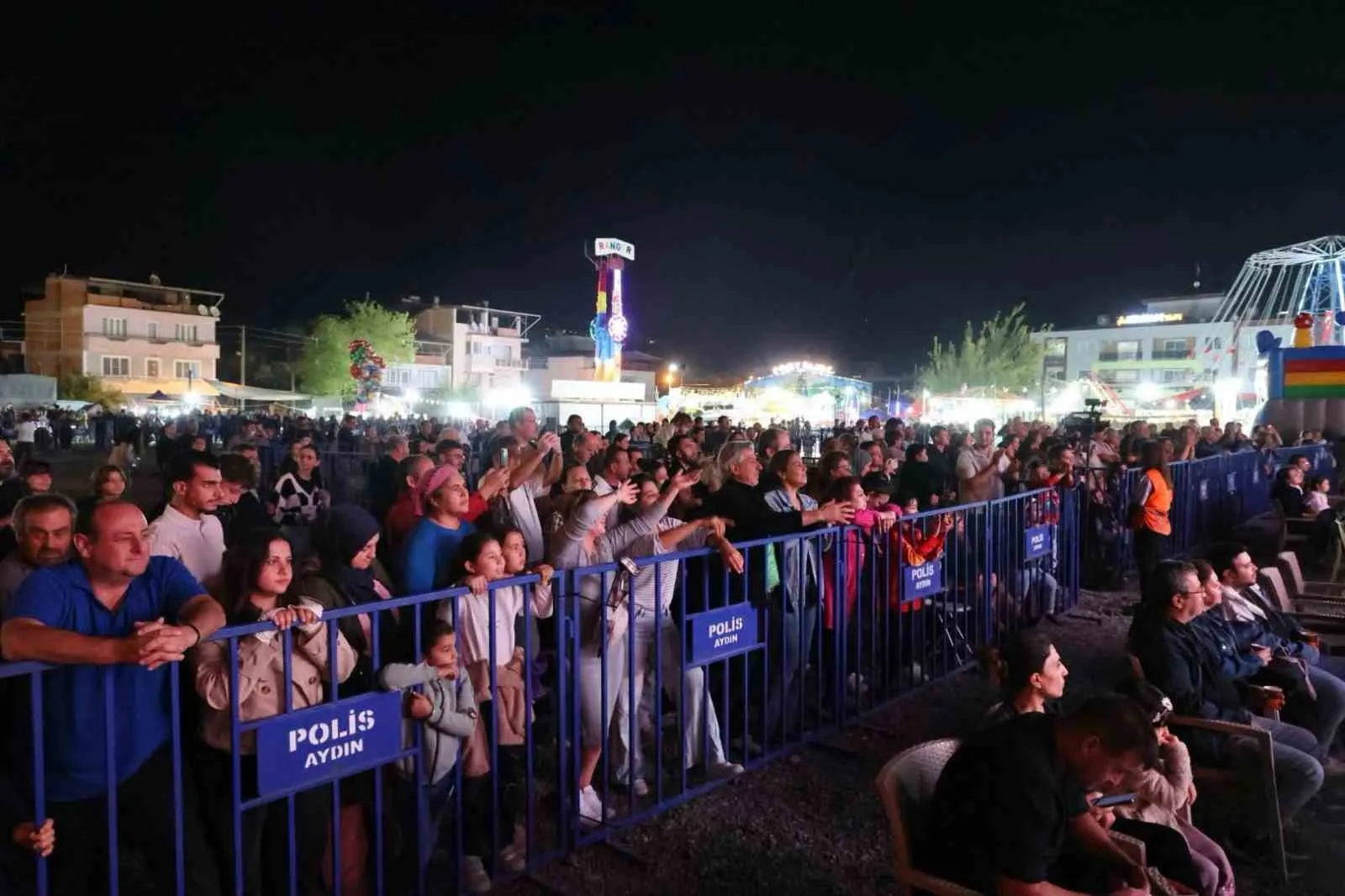 Çine’de sahne Necati ve Saykolar’ın: Memecik Fest’te ritim hiç düşmedi