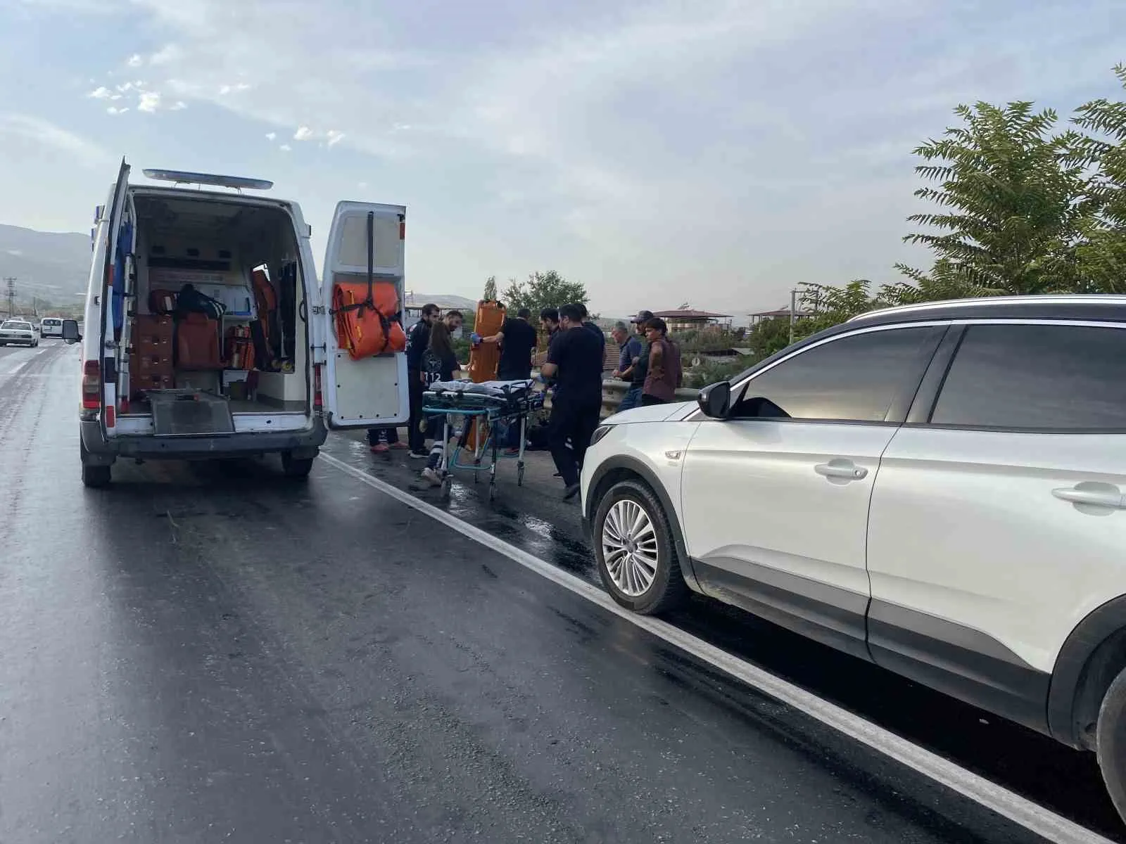 Manisa'da yola saçılan mazot dehşet saçtı: 5 kişi hastanelik oldu