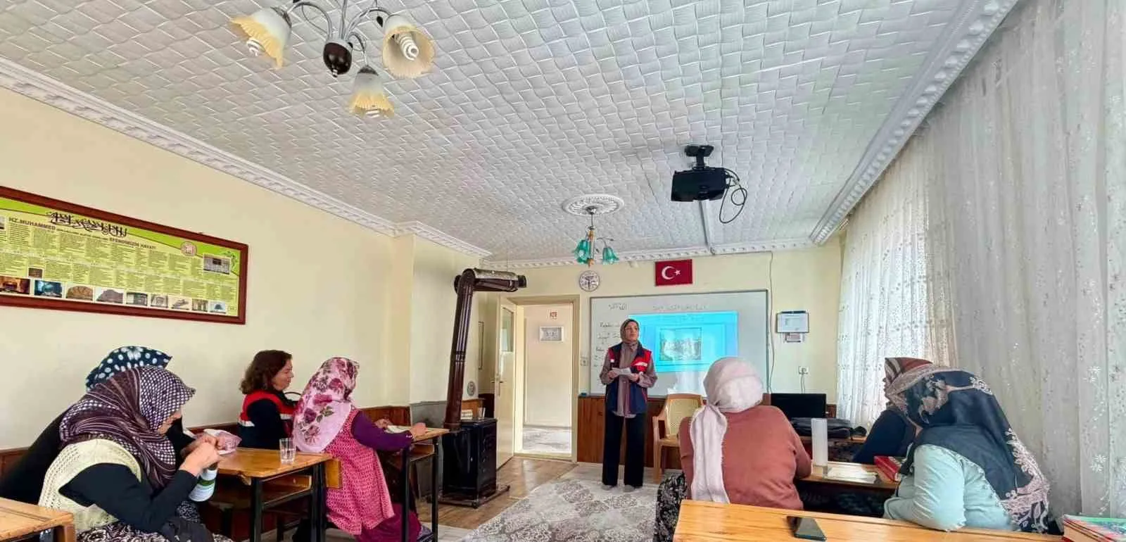 Tarlanın bereketine kadın eli değiyor: Bolvadinli üreticiler bilgilendiriliyor