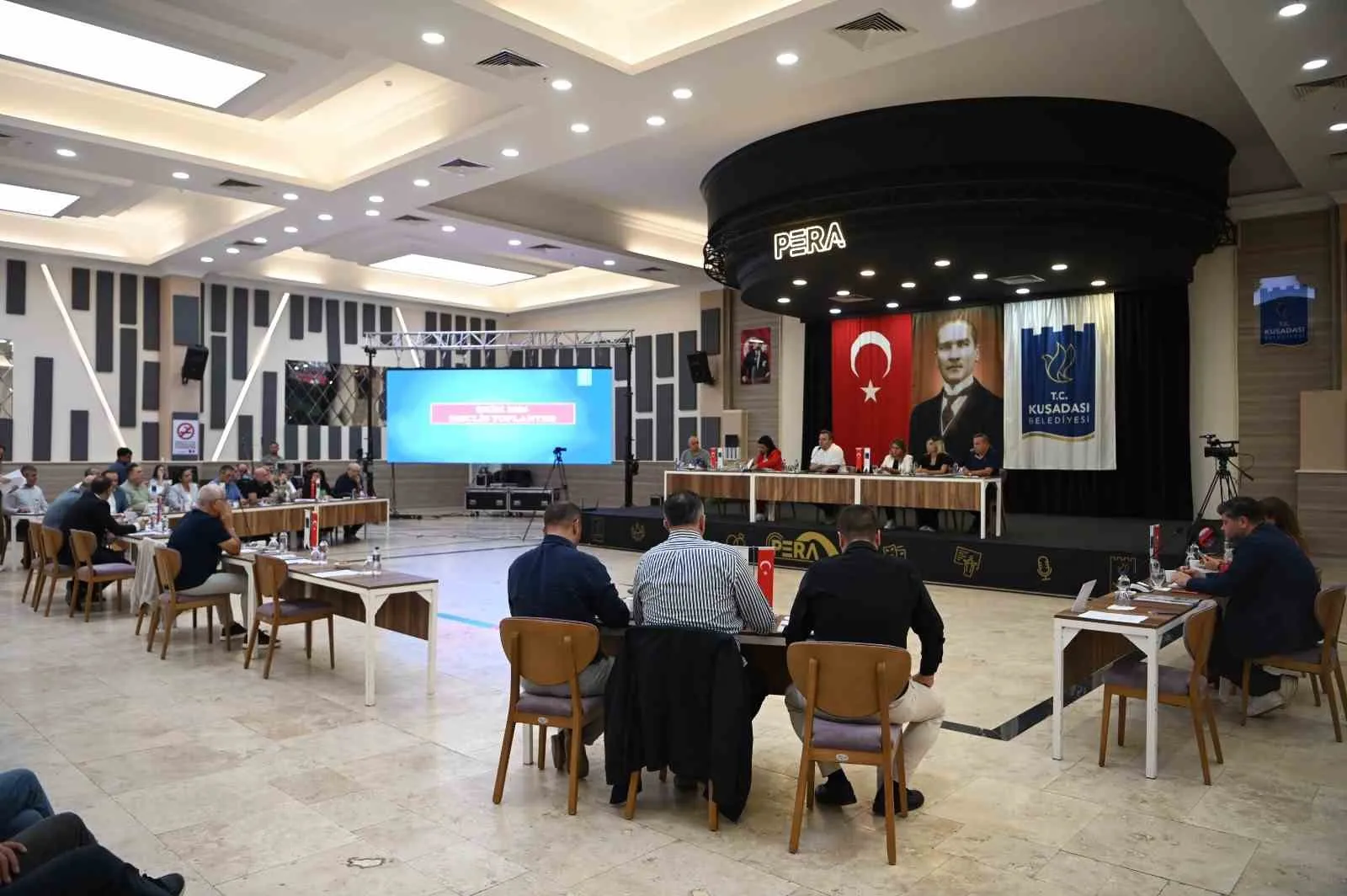 Kuşadası'nda tapu nöbeti: Belediye mülkleri için hukuk savaşı başlıyor